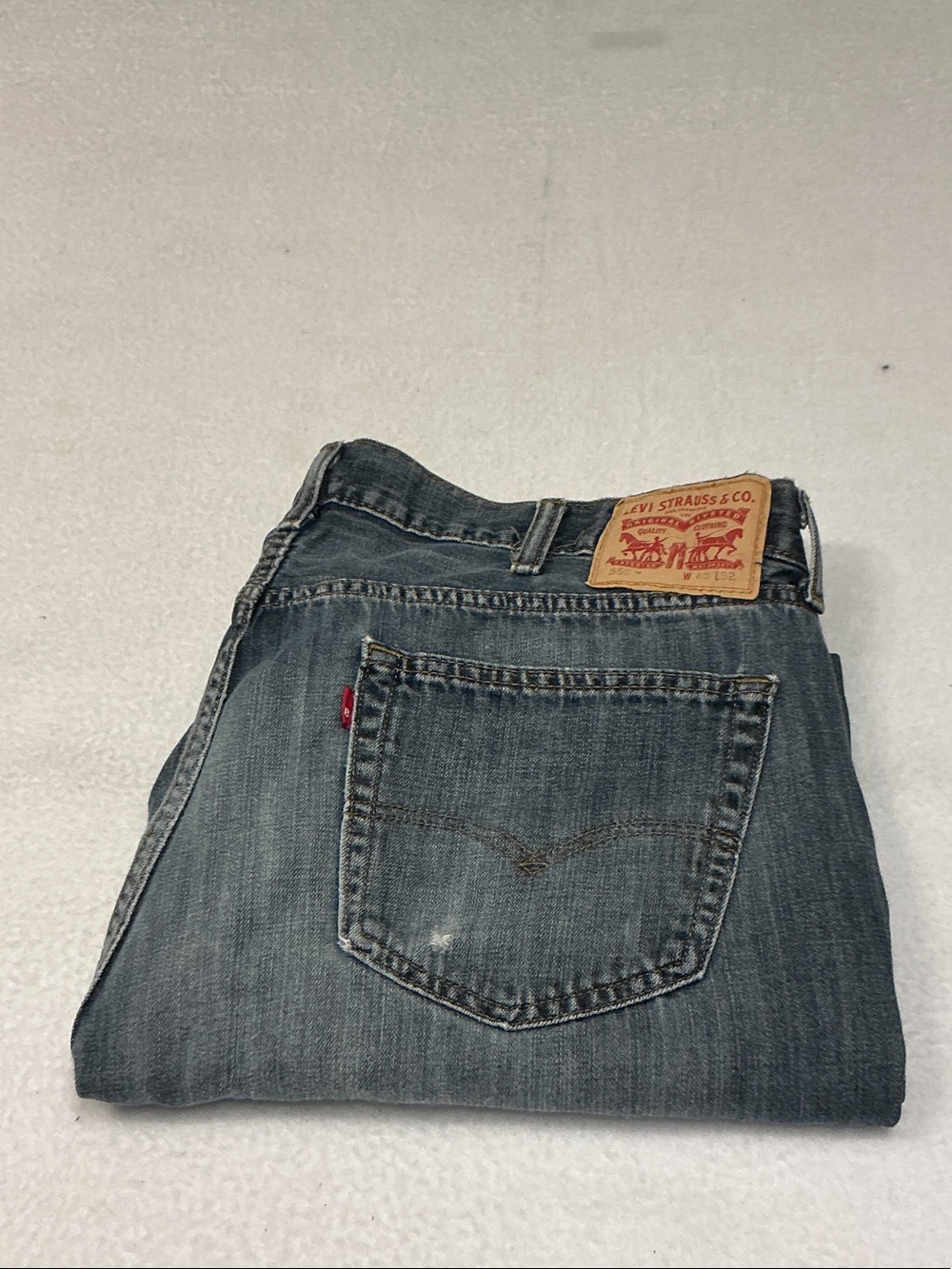 Levi's 559 40x32 men’s Men's Faded Blue Straight Jeans. 3160